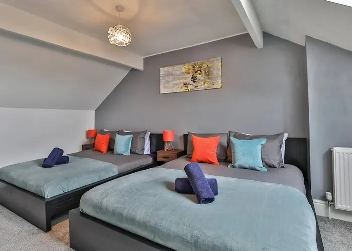Refurbished Plush Property Great Transport Links