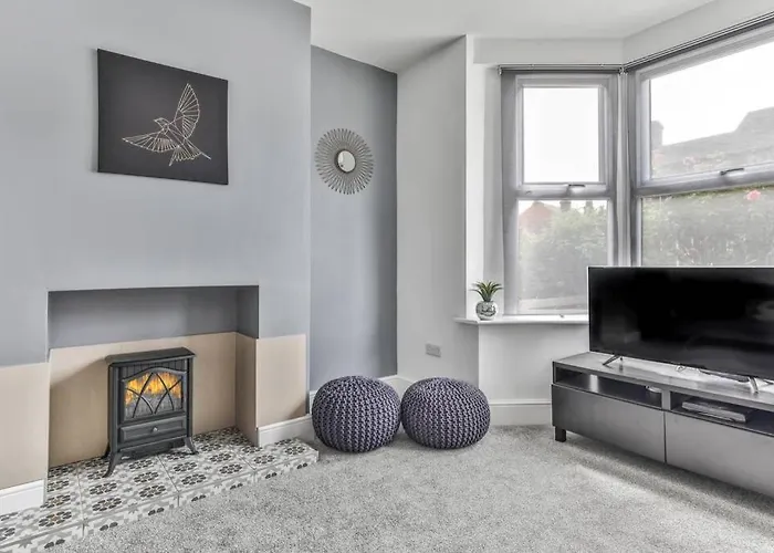 Refurbished Plush Property Great Transport Links